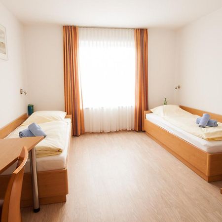 Gastehaus Olympia Reitanlage Munchen-Riem Bed and Breakfast Εξωτερικό φωτογραφία