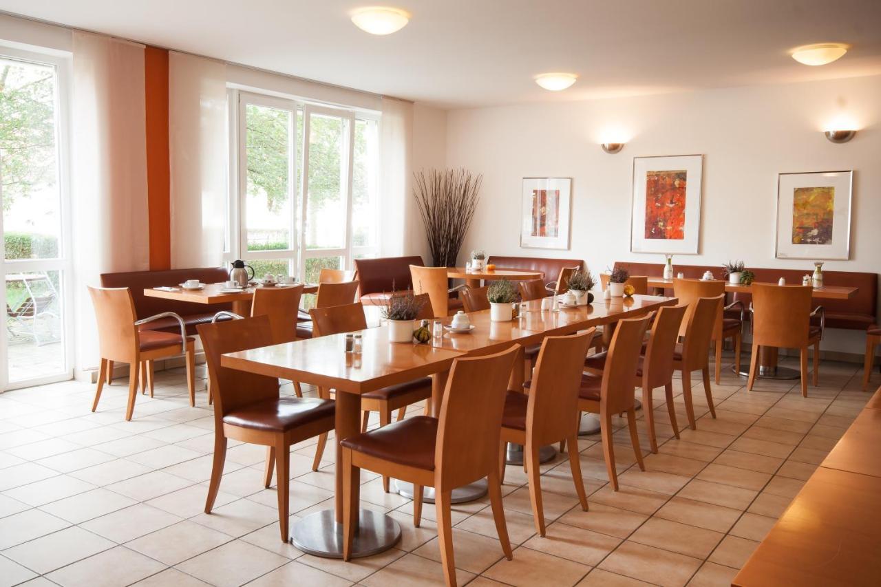 Gastehaus Olympia Reitanlage Munchen-Riem Bed and Breakfast Εξωτερικό φωτογραφία