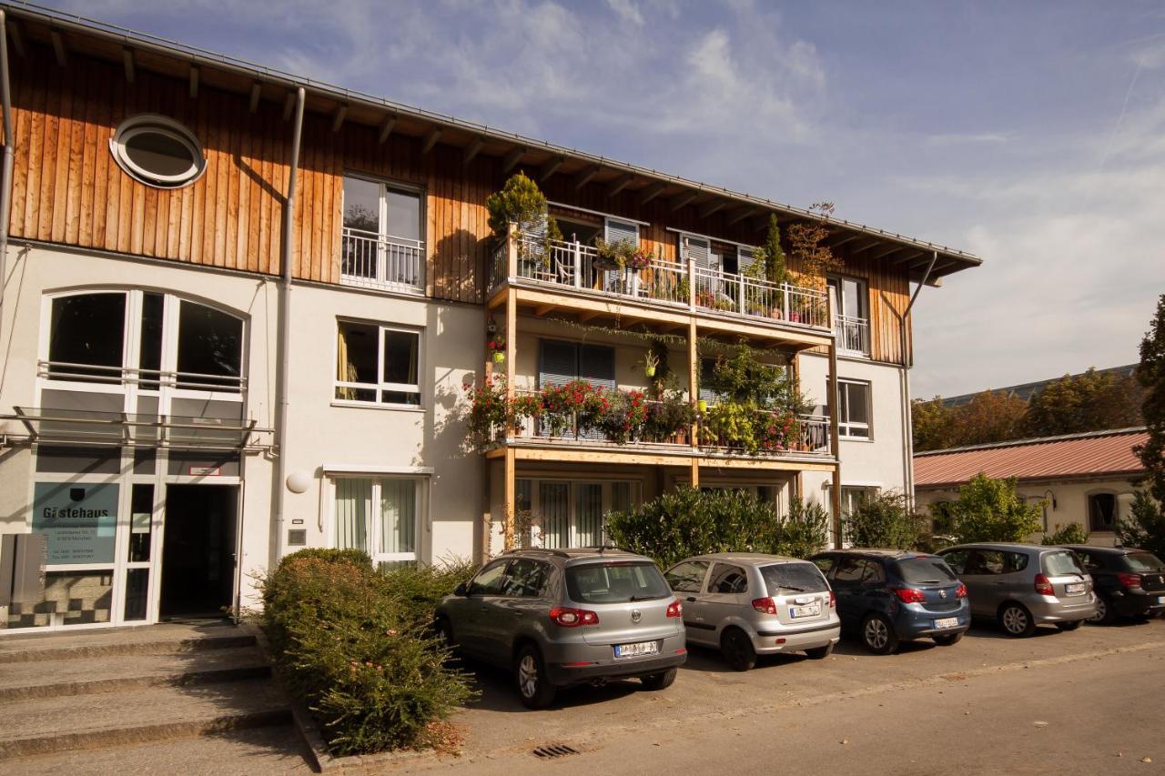 Gastehaus Olympia Reitanlage Munchen-Riem Bed and Breakfast Εξωτερικό φωτογραφία