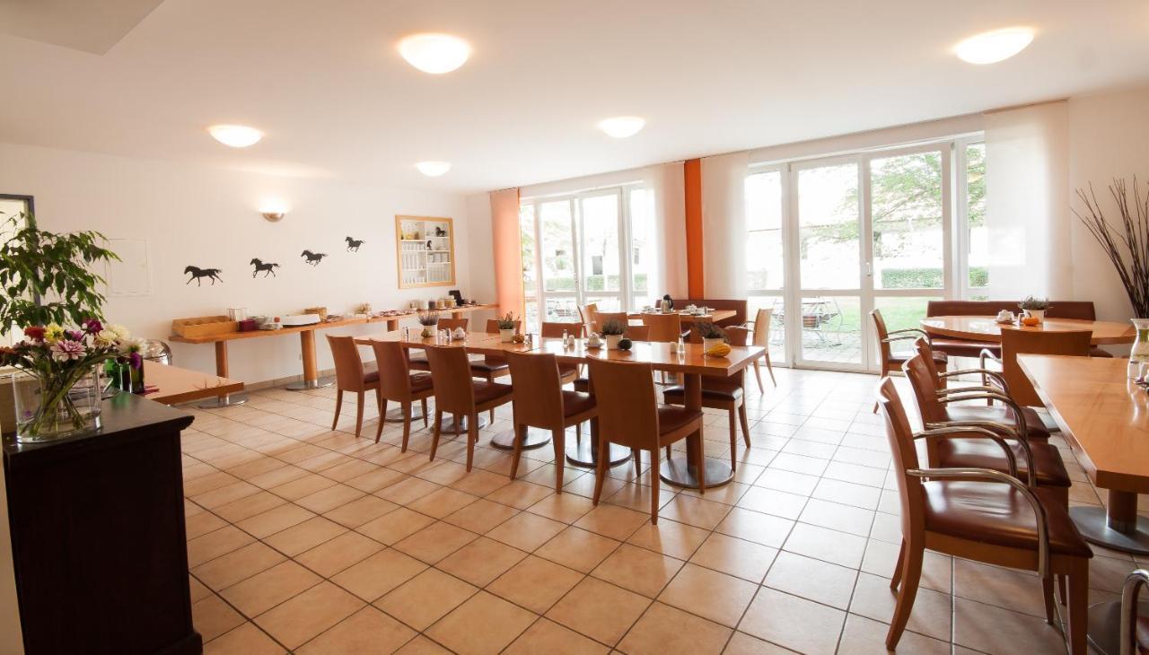 Gastehaus Olympia Reitanlage Munchen-Riem Bed and Breakfast Εξωτερικό φωτογραφία